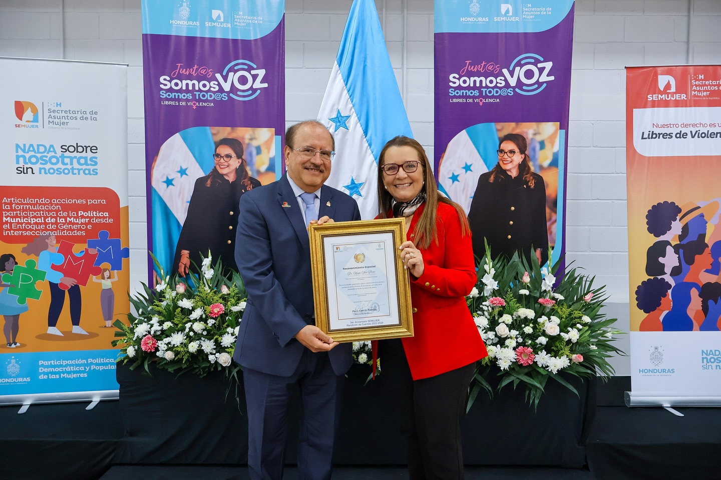 Ministra Doris García y Vicepresidente del CN Hugo Noé Pino.