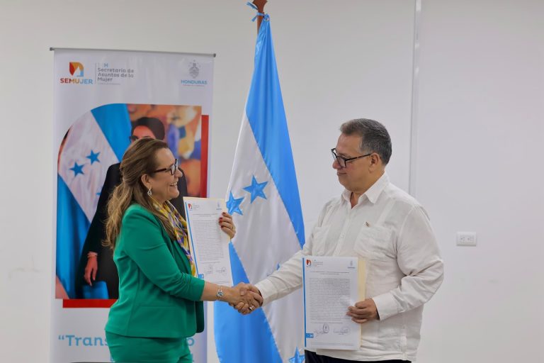 SEMUJER y Planificación Estratégica firman acta para crear Unidad de Género