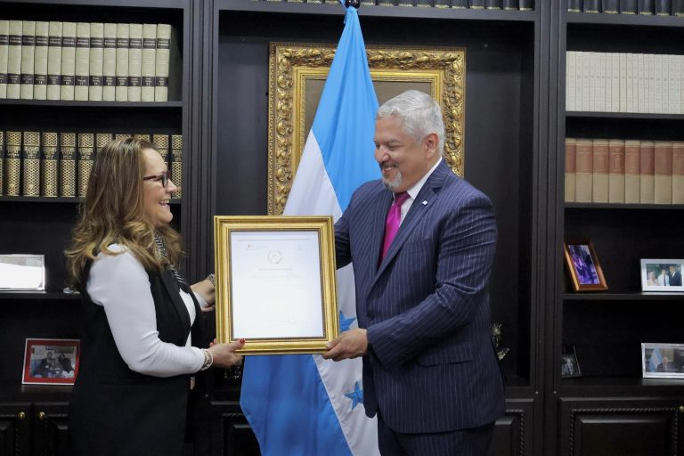 SEMUJER y Cancillería firman acta de creación de la Unidad de Género.